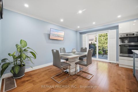 Photo 7 at 66 - 102 Pinedale Gate, East Woodbridge, Vaughan