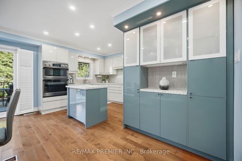 Photo 9 at 66 - 102 Pinedale Gate, East Woodbridge, Vaughan