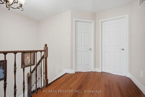 Photo 11 at 66 - 102 Pinedale Gate, East Woodbridge, Vaughan