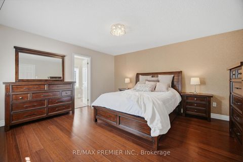 Photo 12 at 66 - 102 Pinedale Gate, East Woodbridge, Vaughan