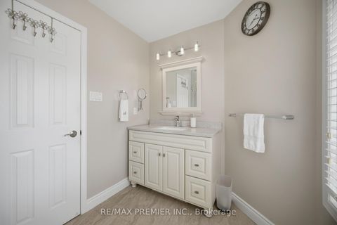 Photo 13 at 66 - 102 Pinedale Gate, East Woodbridge, Vaughan