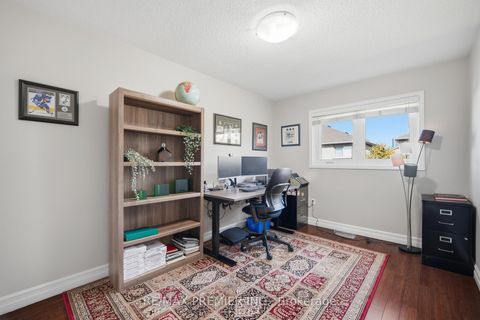 Photo 17 at 66 - 102 Pinedale Gate, East Woodbridge, Vaughan