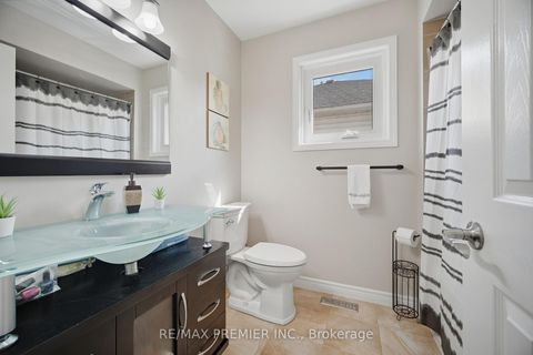 Photo 18 at 66 - 102 Pinedale Gate, East Woodbridge, Vaughan