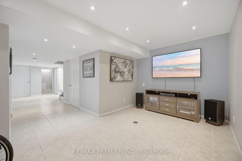 Photo 20 at 66 - 102 Pinedale Gate, East Woodbridge, Vaughan