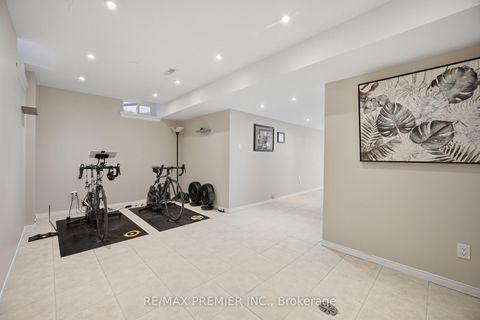 Photo 21 at 66 - 102 Pinedale Gate, East Woodbridge, Vaughan