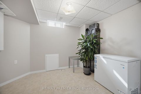 Photo 23 at 66 - 102 Pinedale Gate, East Woodbridge, Vaughan