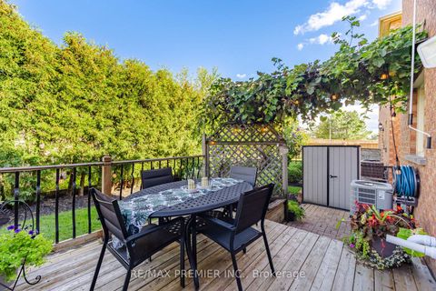 Photo 26 at 66 - 102 Pinedale Gate, East Woodbridge, Vaughan