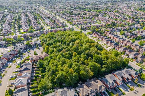 Photo 31 at 66 - 102 Pinedale Gate, East Woodbridge, Vaughan