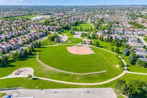 Photo 33 at 66 - 102 Pinedale Gate, East Woodbridge, Vaughan