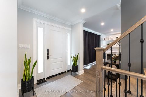 Photo 2 at 139 Redgrave Drive, Richview, Toronto