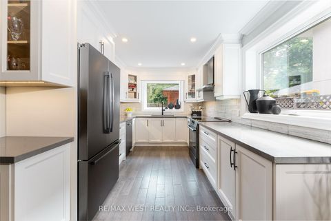 Photo 5 at 139 Redgrave Drive, Richview, Toronto