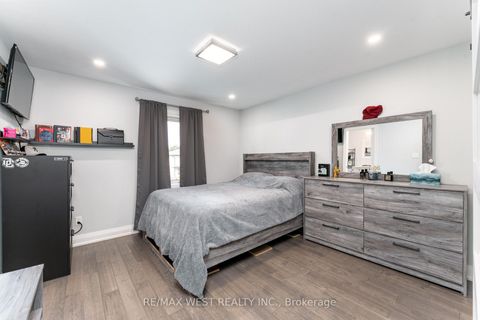 Photo 13 at 139 Redgrave Drive, Richview, Toronto