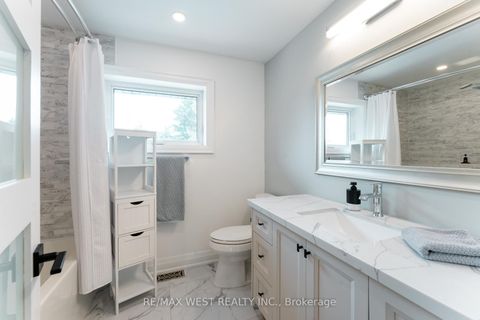 Photo 14 at 139 Redgrave Drive, Richview, Toronto