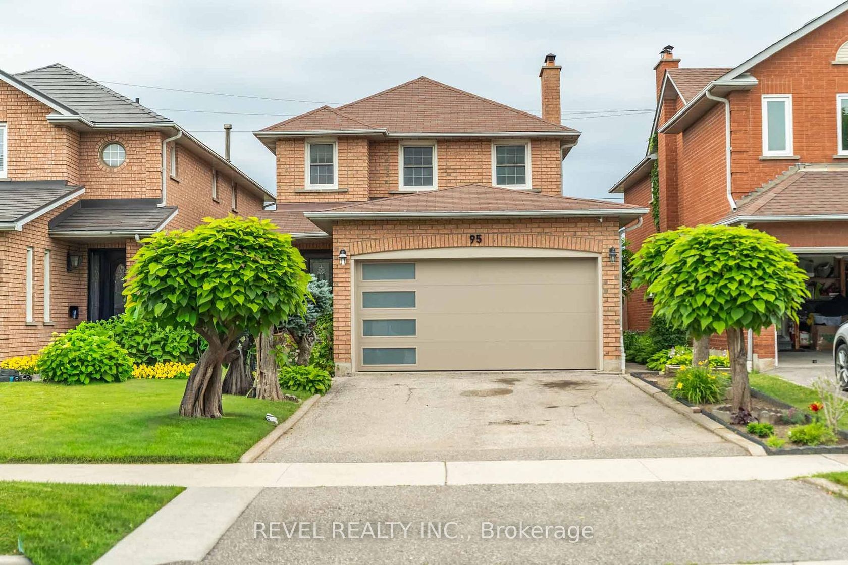 95 Cinrickbar Drive, Clairville, Toronto photo number 2