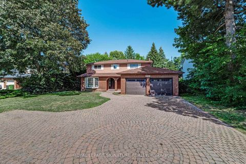 Photo 2 at 3161 Bayview Avenue, Bayview Village, Toronto