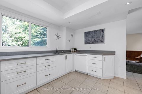 Photo 10 at 3161 Bayview Avenue, Bayview Village, Toronto