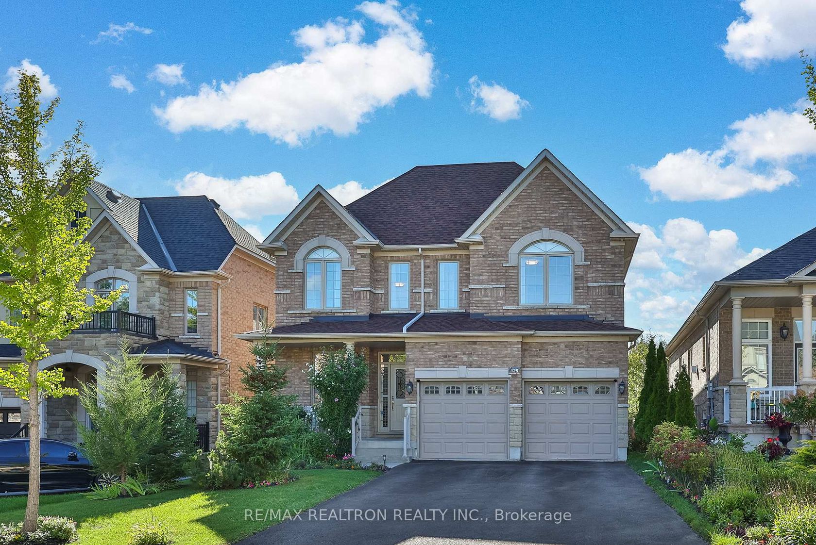125 Lady Karen Crescent, Patterson, Vaughan photo number 2