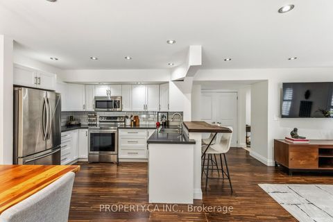Photo 13 at Th2 - 208 Niagara Street, Niagara, Toronto