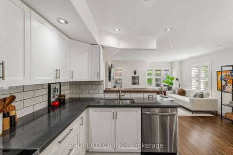 Photo 18 at Th2 - 208 Niagara Street, Niagara, Toronto
