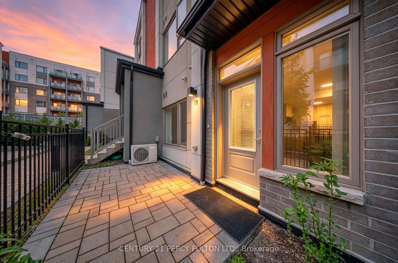 TH 19 - 70 Orchid Place Drive, Malvern, Toronto photo number 2
