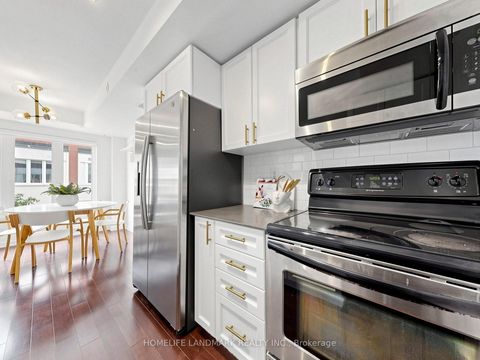 Photo 11 at #4 - 29 Frances Loring Lane, South Riverdale, Toronto