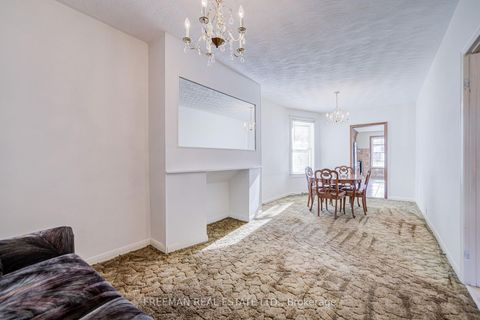 Photo 5 at 912 Manning Avenue, Annex, Toronto