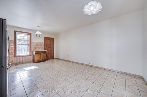 Photo 9 at 912 Manning Avenue, Annex, Toronto