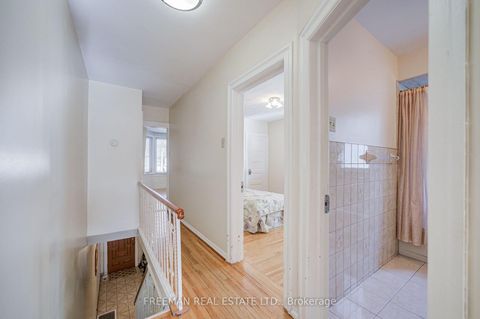 Photo 13 at 912 Manning Avenue, Annex, Toronto