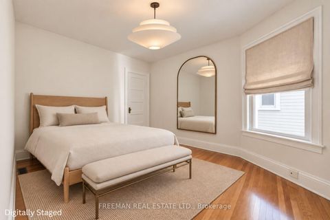 Photo 17 at 912 Manning Avenue, Annex, Toronto