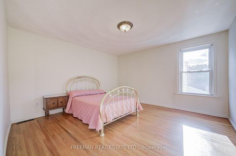 Photo 20 at 912 Manning Avenue, Annex, Toronto