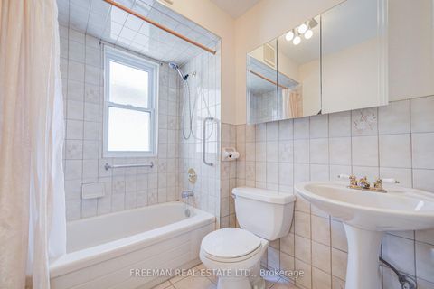 Photo 21 at 912 Manning Avenue, Annex, Toronto