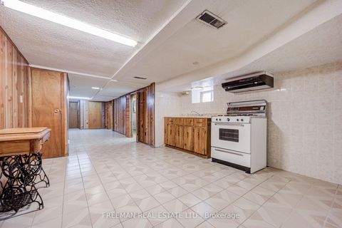 Photo 25 at 912 Manning Avenue, Annex, Toronto