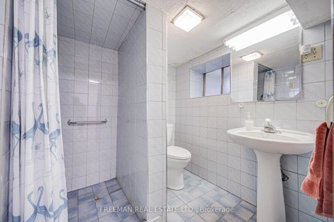 Photo 26 at 912 Manning Avenue, Annex, Toronto
