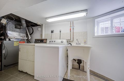 Photo 27 at 912 Manning Avenue, Annex, Toronto
