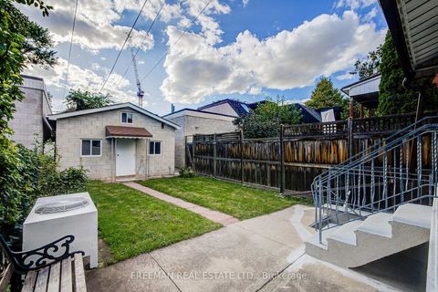 Photo 31 at 912 Manning Avenue, Annex, Toronto