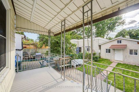 Photo 32 at 912 Manning Avenue, Annex, Toronto