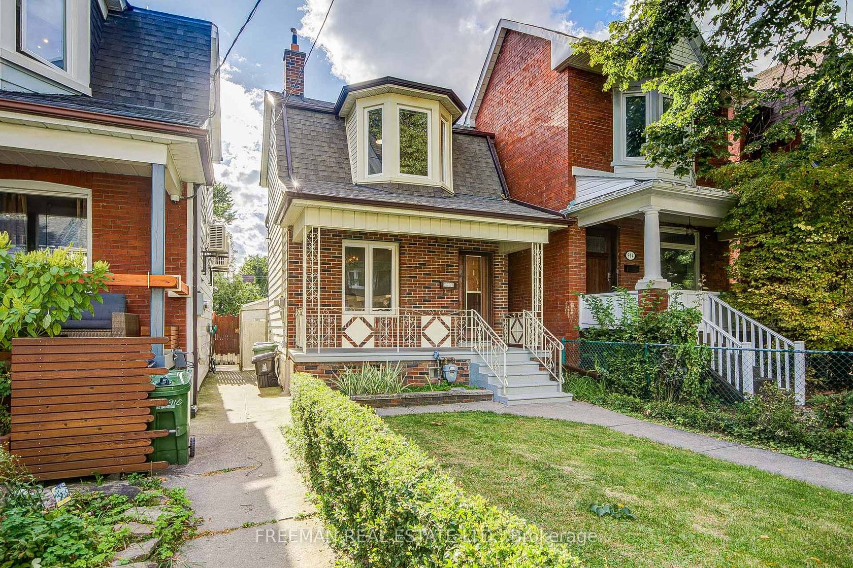 912 Manning Avenue, Annex, Toronto photo number 2