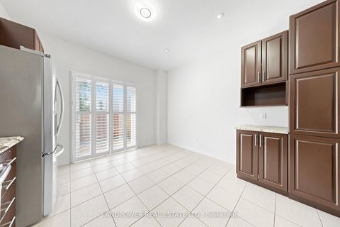 Photo 10 at 13 David Dunlap Circle, Don Mills, Toronto