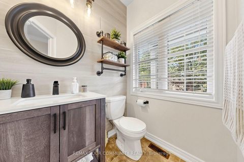 Photo 8 at 11 Trudeau Drive, Vellore Village, Vaughan