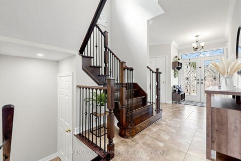Photo 10 at 11 Trudeau Drive, Vellore Village, Vaughan