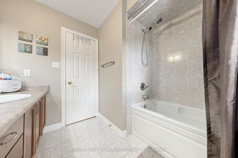 Photo 20 at 11 Trudeau Drive, Vellore Village, Vaughan