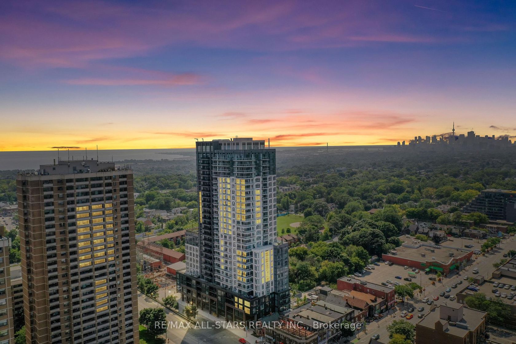 1811 - 286 Main Street, Danforth, Toronto photo number 2