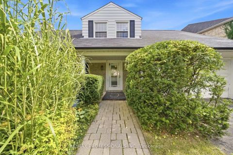 Photo 3 at 15 Hartfield Court, Humber Valley, Toronto