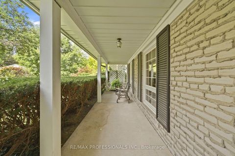 Photo 4 at 15 Hartfield Court, Humber Valley, Toronto