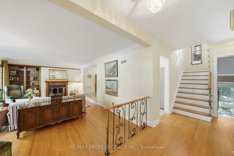 Photo 5 at 15 Hartfield Court, Humber Valley, Toronto