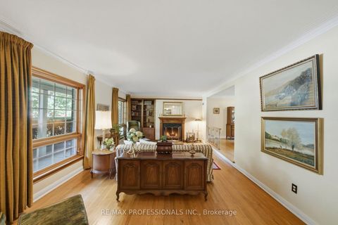 Photo 6 at 15 Hartfield Court, Humber Valley, Toronto