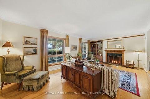 Photo 7 at 15 Hartfield Court, Humber Valley, Toronto