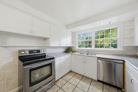 Photo 15 at 15 Hartfield Court, Humber Valley, Toronto