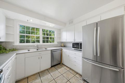 Photo 16 at 15 Hartfield Court, Humber Valley, Toronto