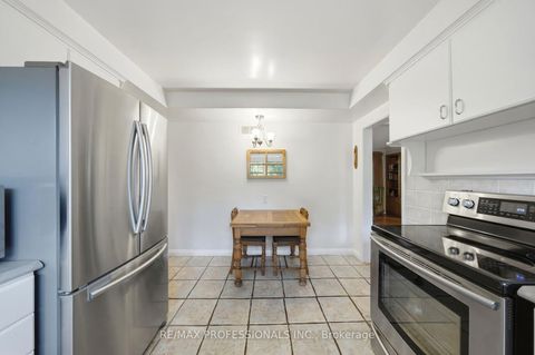 Photo 17 at 15 Hartfield Court, Humber Valley, Toronto